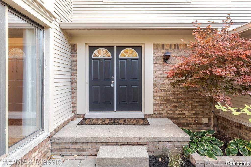 6912 PEBBLECREEK WOODS DR, West Bloomfield Twp, MI 48322