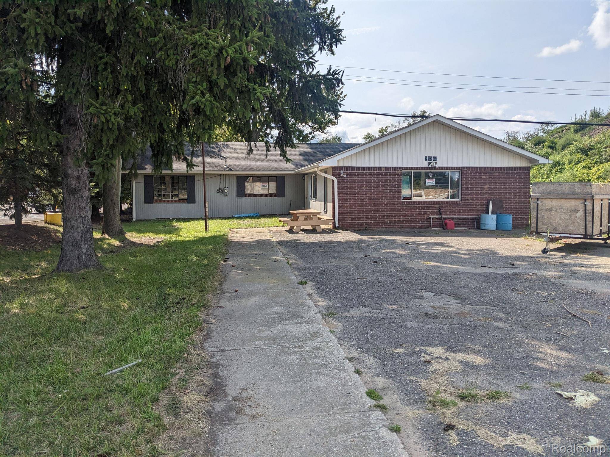 23344 TELEGRAPH RD, Brownstown Twp, MI 48134