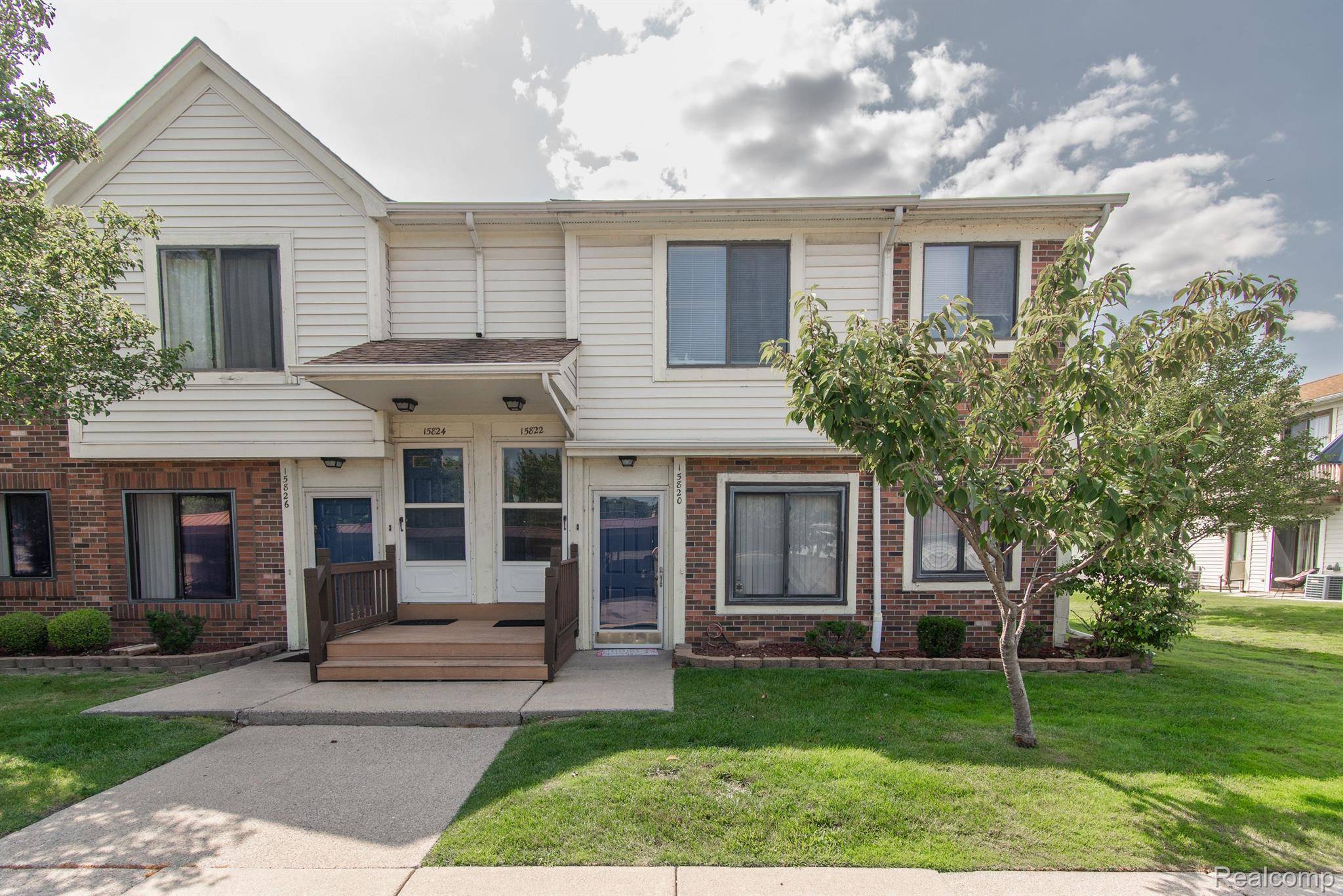 15820 ORCHARD LN, Roseville, MI 48066