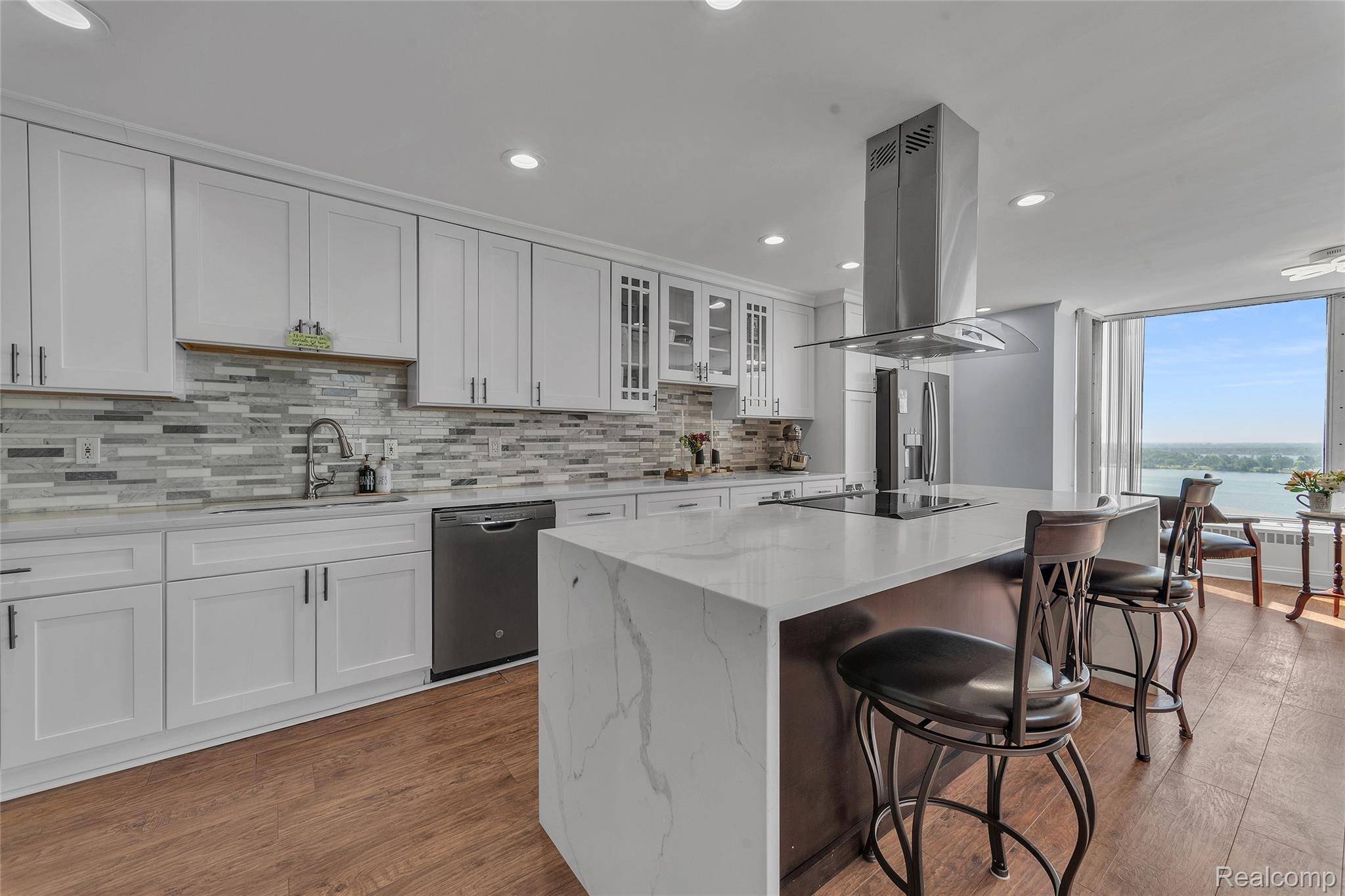 8200 E Jefferson Ave #1610, Detroit, MI 48214