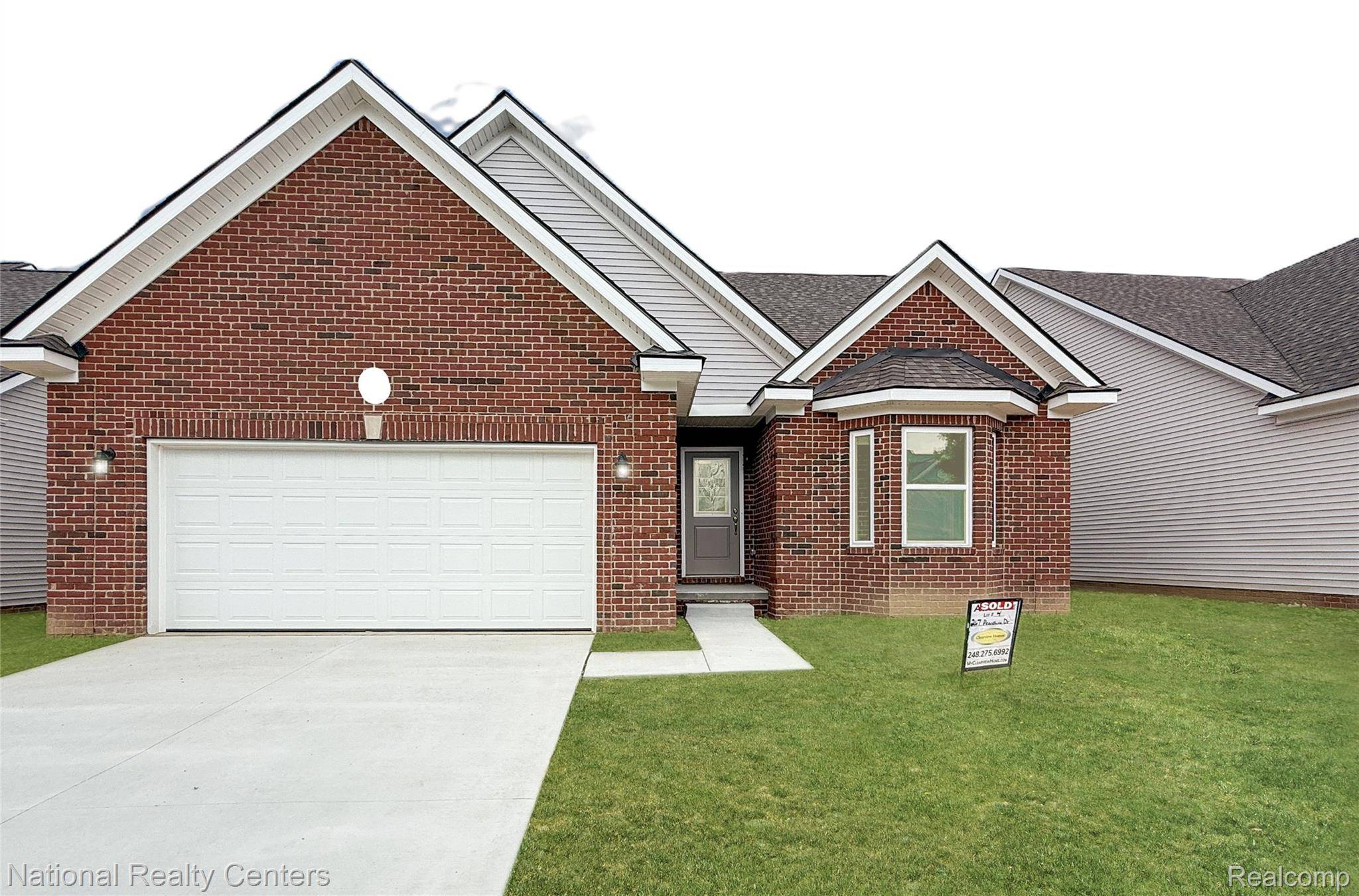 303 Devonshire DR #7, Lapeer, MI 48446