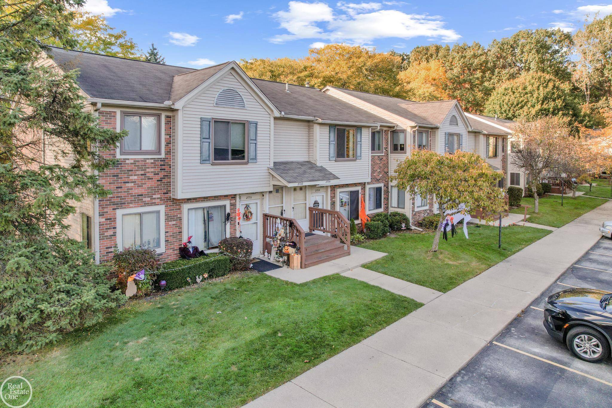 27715 Harrison Woods LN, Harrison Twp, MI 48045