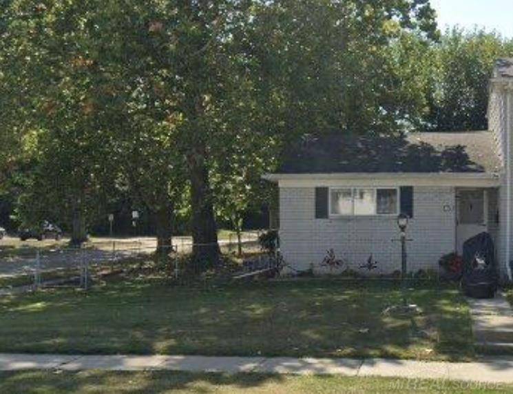 124 mark DR, Mt Clemens, MI 48043