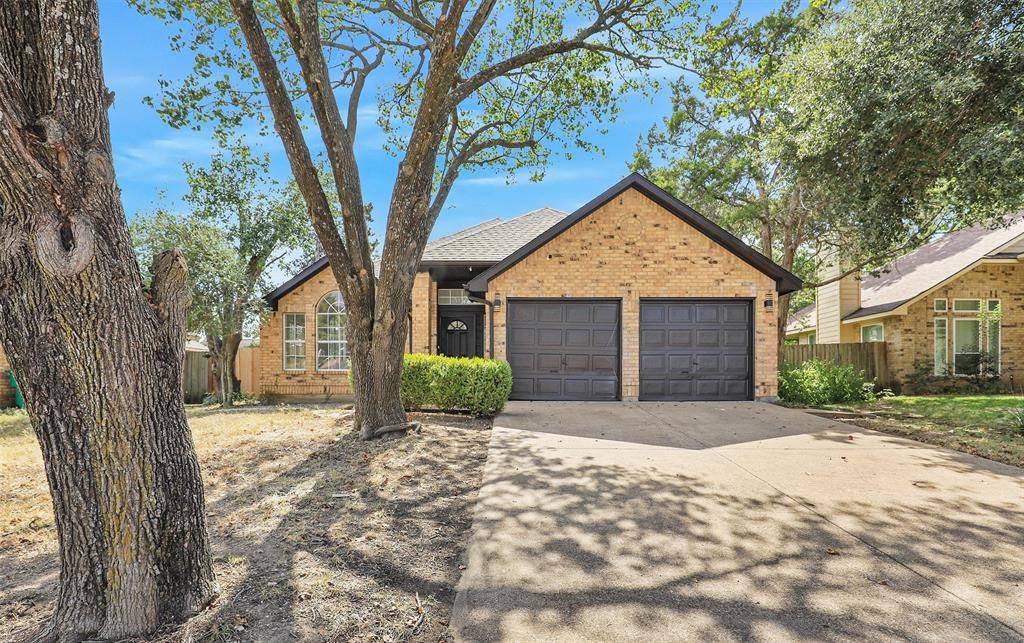 823 Shady Brook Lane, Cedar Hill, TX 75104
