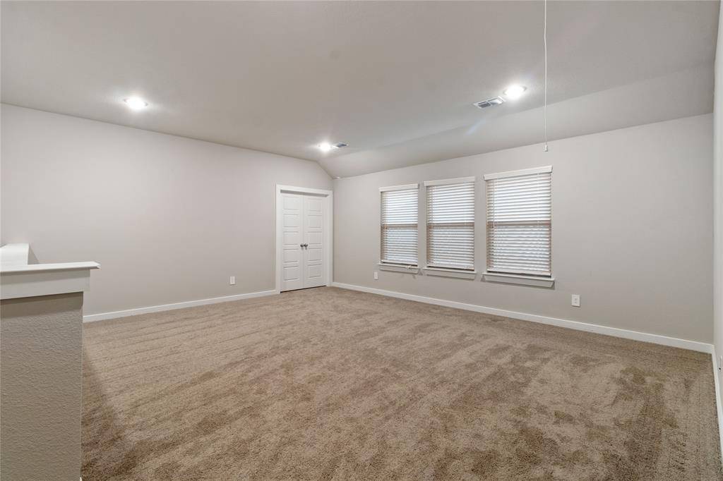 652 Congressional Avenue, Red Oak, TX 75154