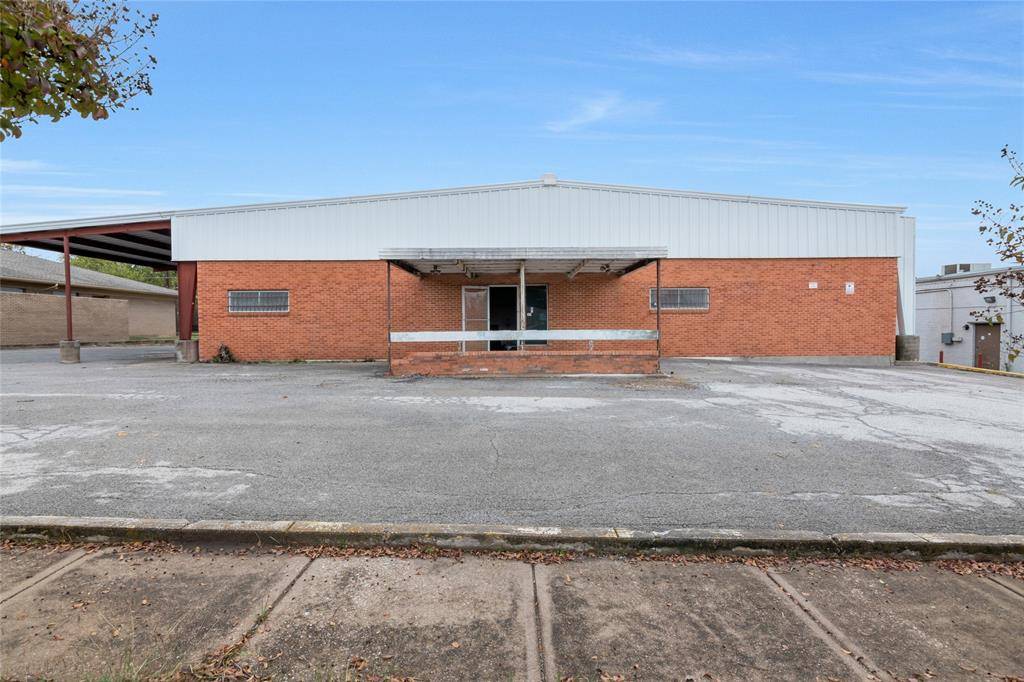 3325 Phoenix Drive, Fort Worth, TX 76116
