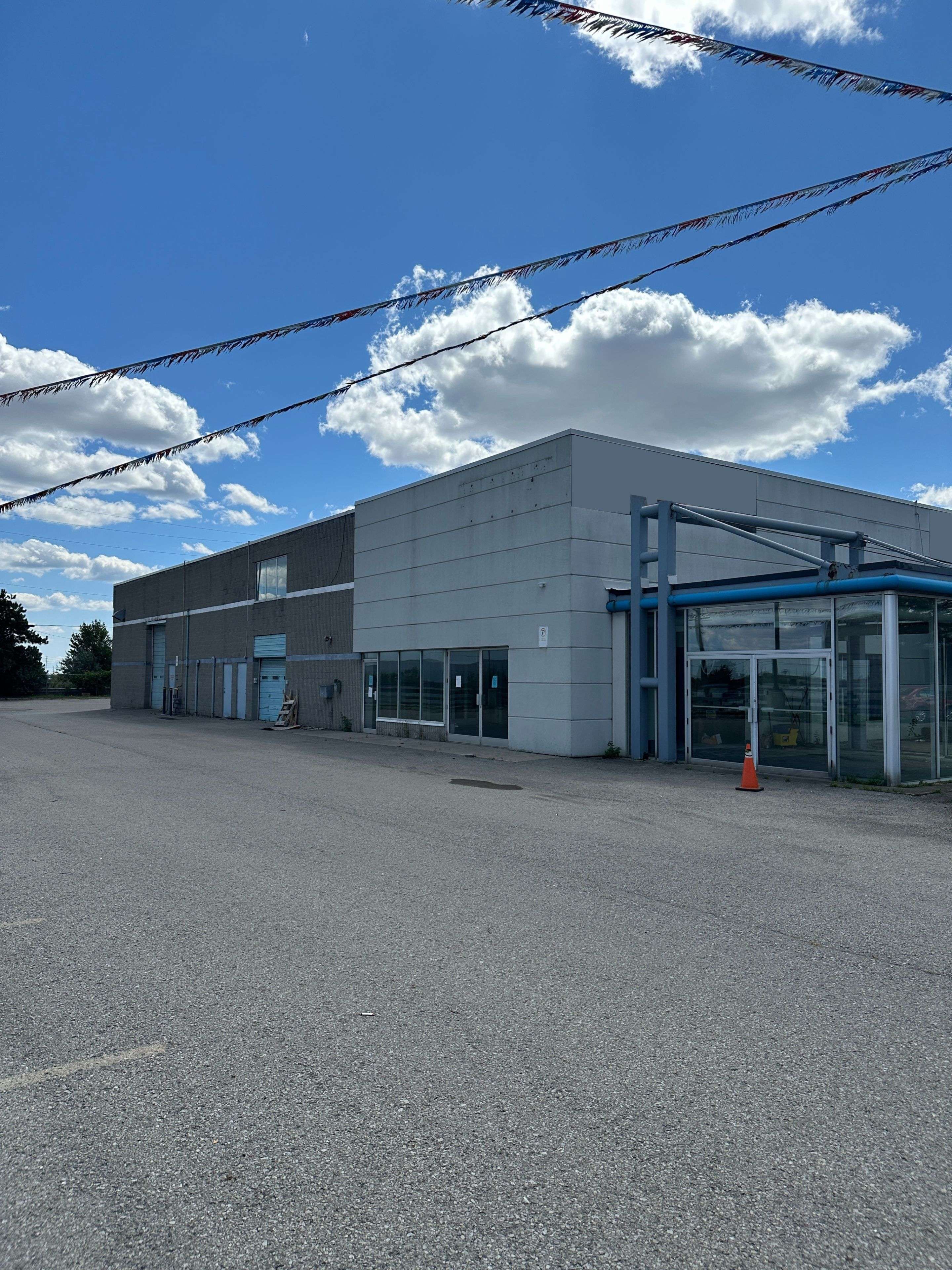 8046 Dixie RD, Brampton, ON L6T 4W6