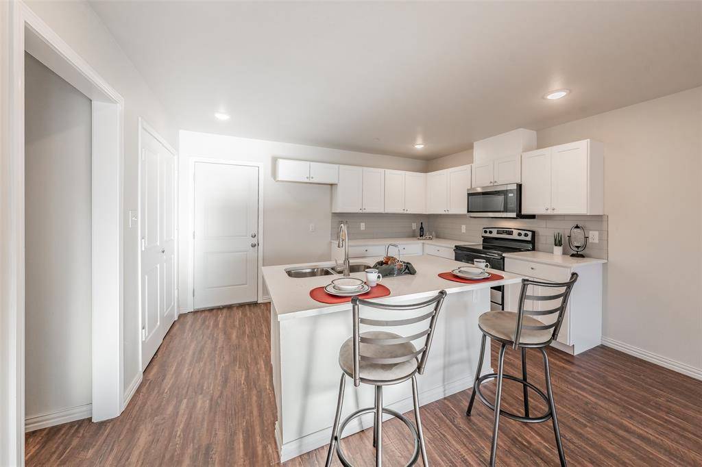 6215 Roby Drive, Arlington, TX 76001