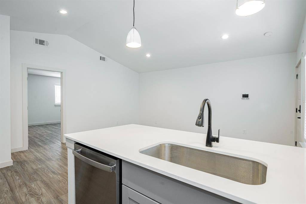 523 N Ewing Avenue #102, Dallas, TX 75203