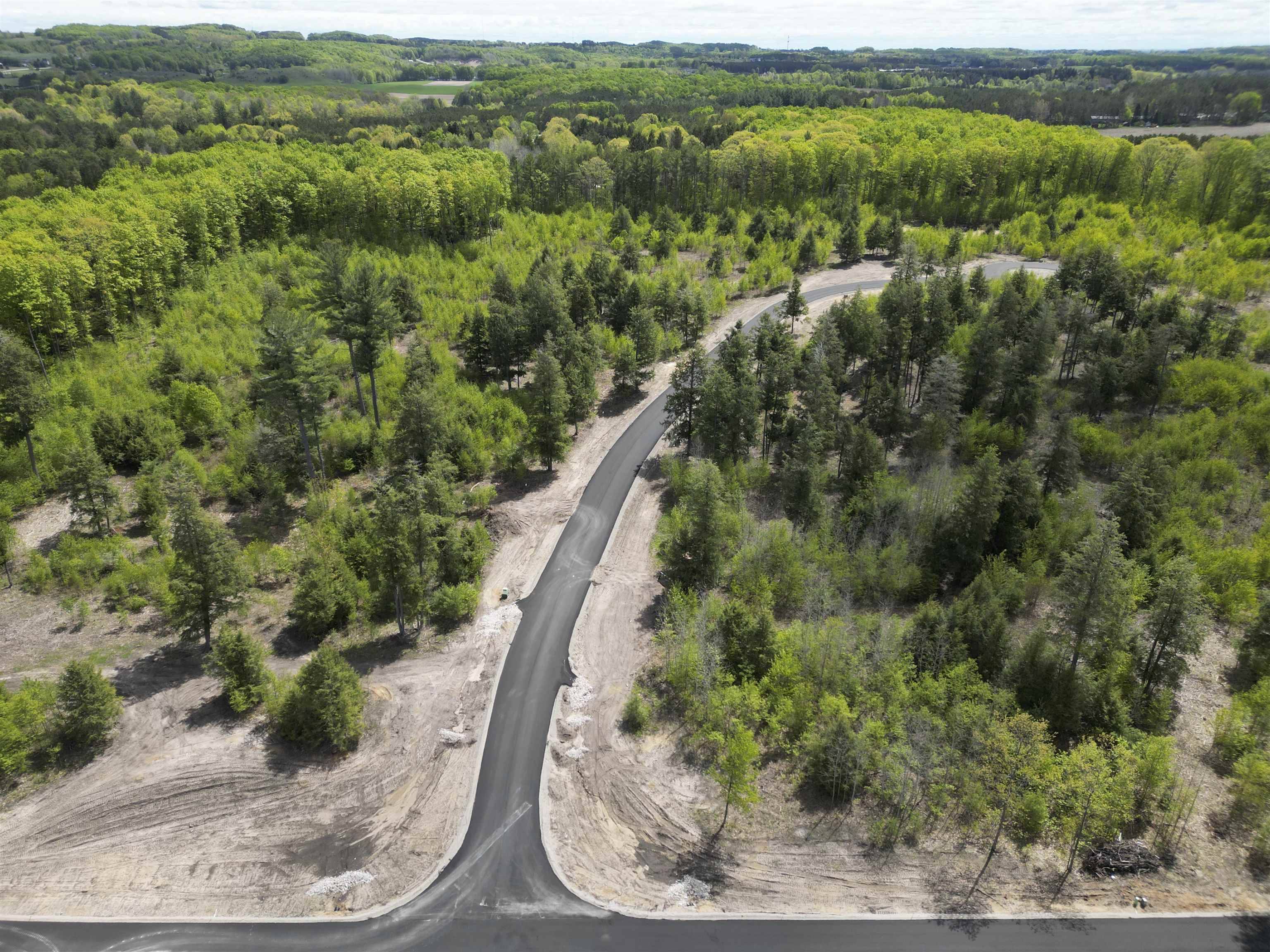 8903 Hemlock Hill DR, Long Lake Twp, MI 49685