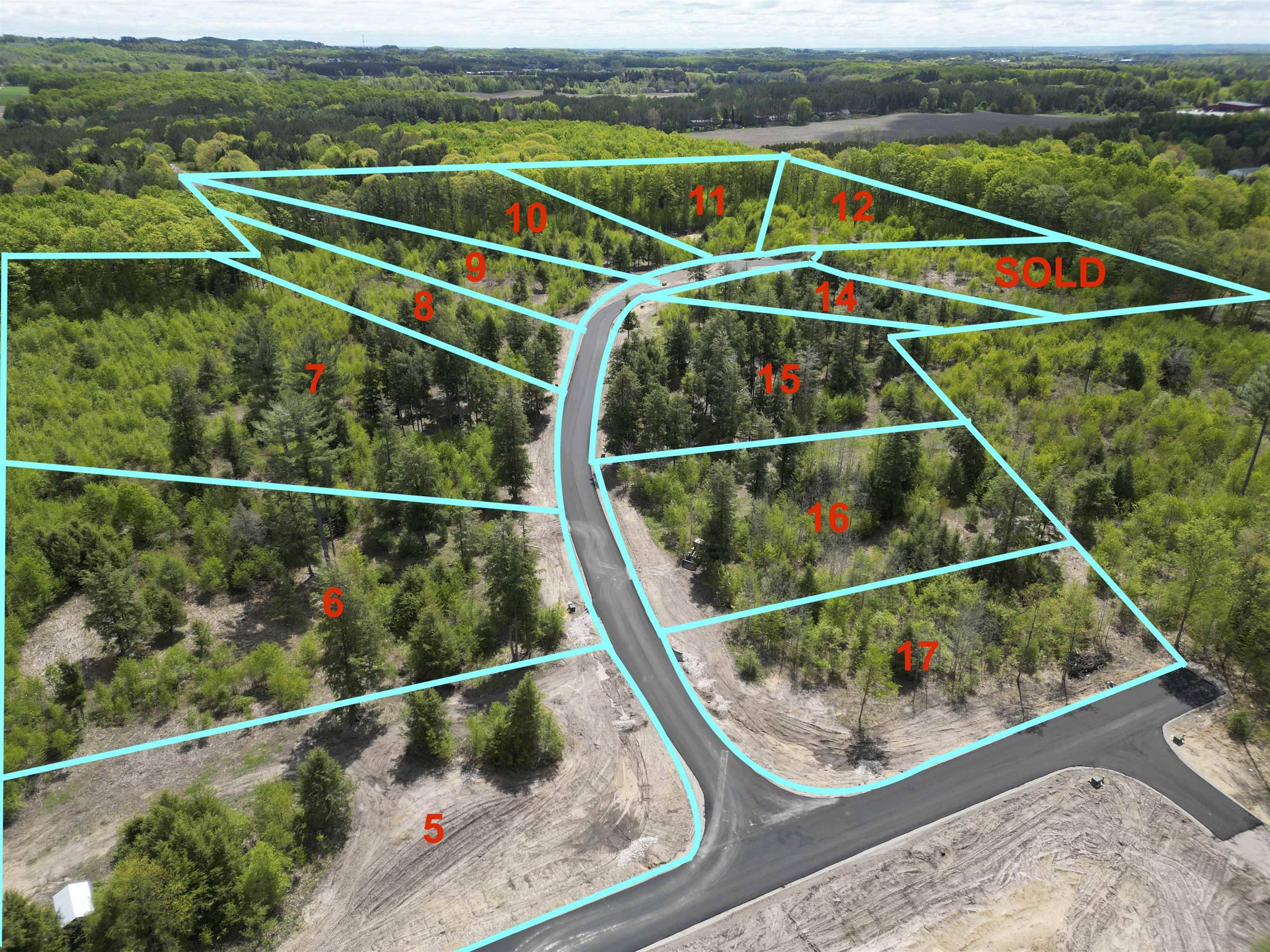 8886 Hemlock Hill DR, Long Lake Twp, MI 49685