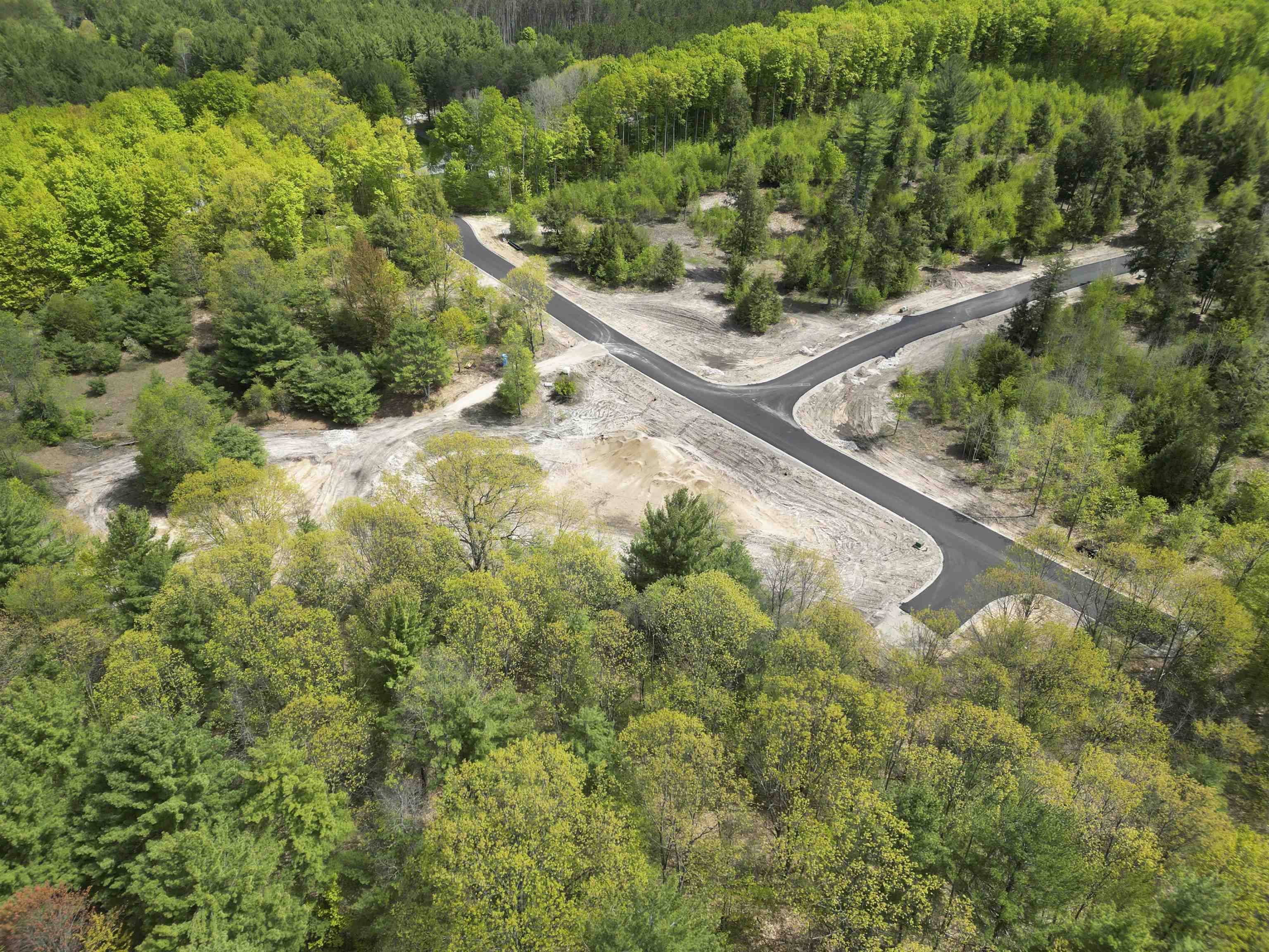 8910 Hemlock Hill DR, Long Lake Twp, MI 49685