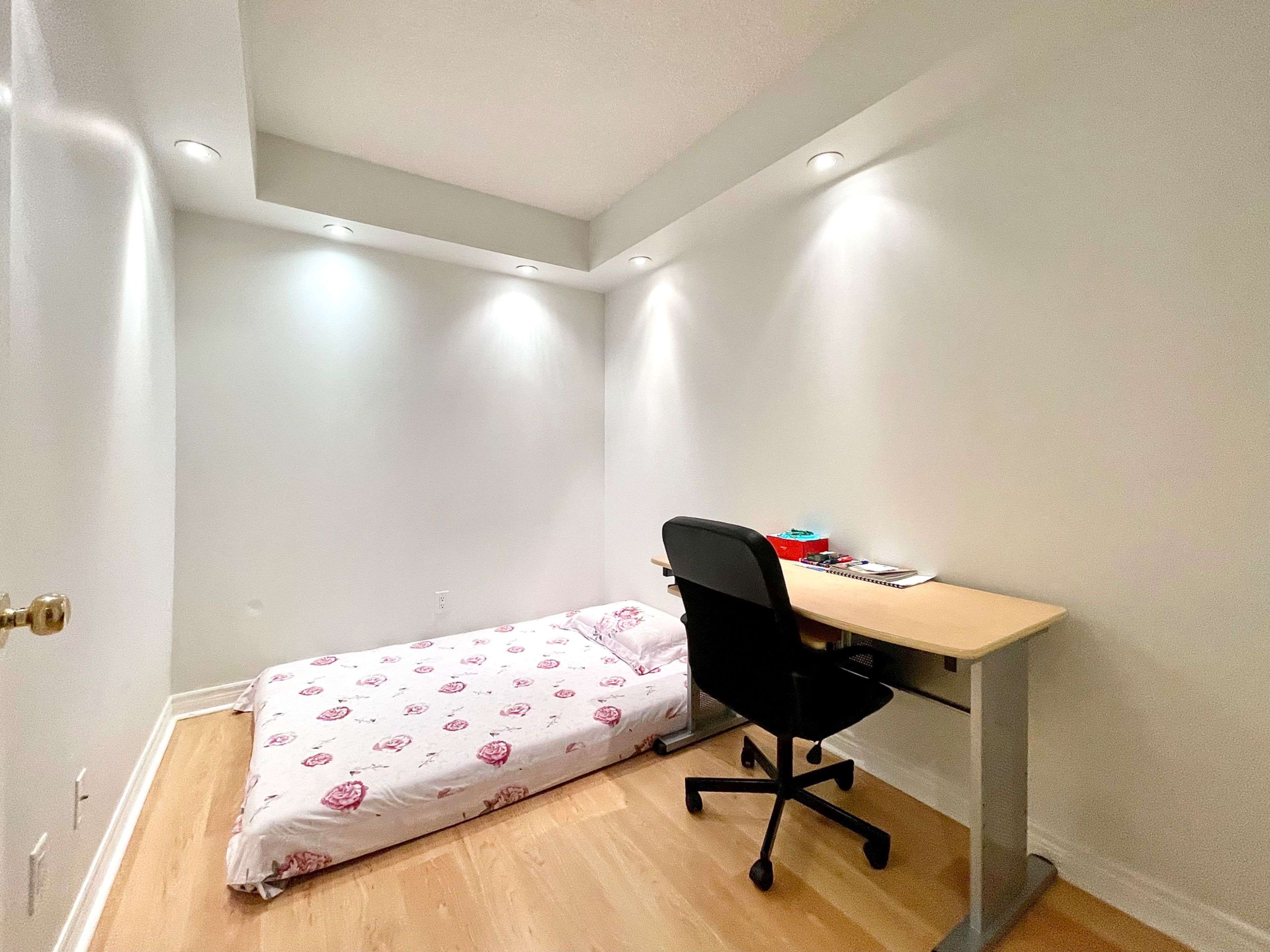 38 WILLIAM CARSON CRES #223, Toronto C12, ON M2P 2H2