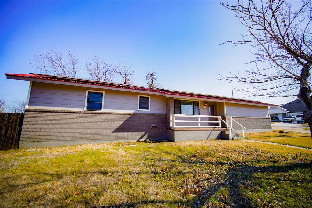 202 N 10th Street, Jacksboro, TX 76458