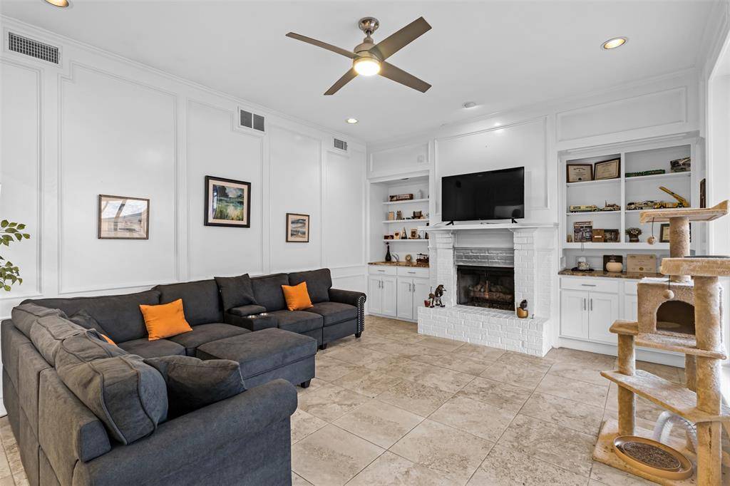 11123 Manorview Circle, Dallas, TX 75228