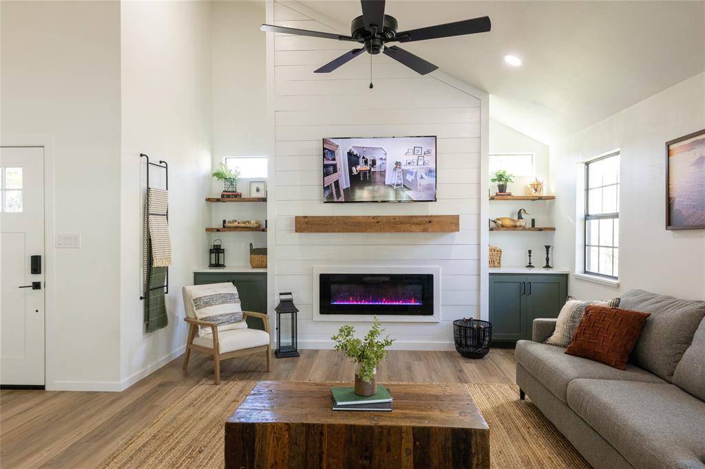 6808 Briar Road, Azle, TX 76020