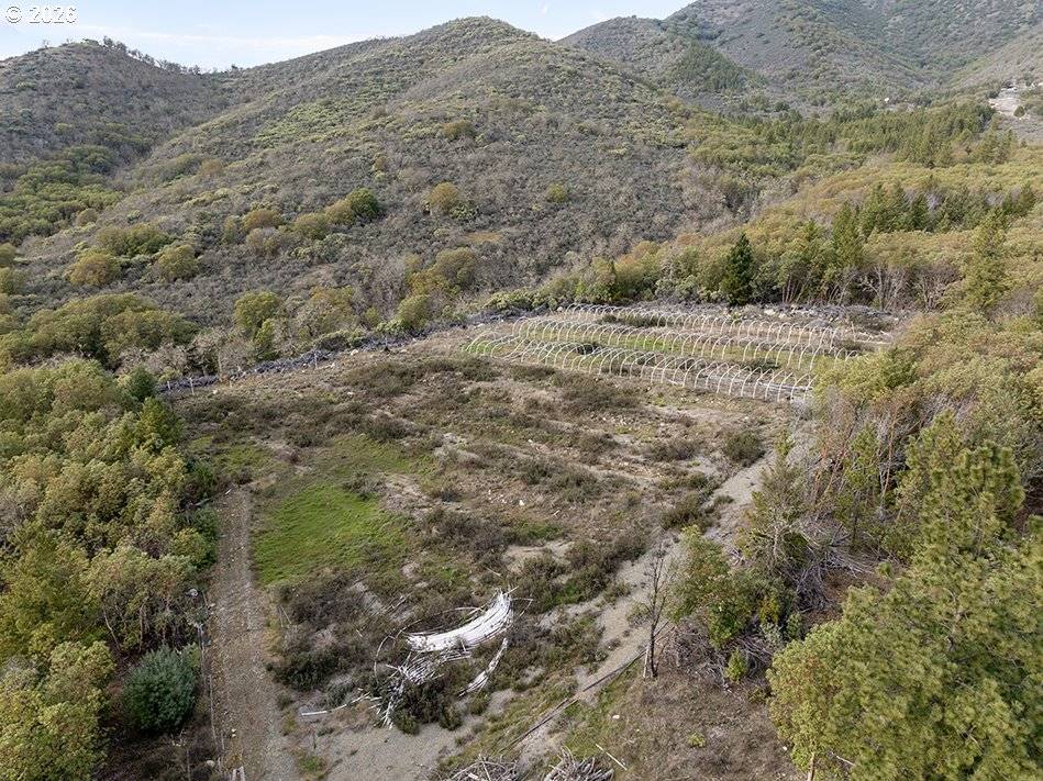 18101 N APPLEGATE RD, Grants Pass, OR 97527