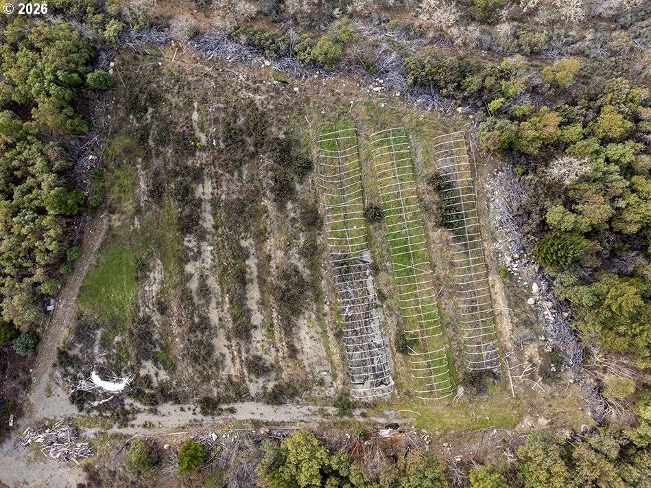 18101 N APPLEGATE RD, Grants Pass, OR 97527