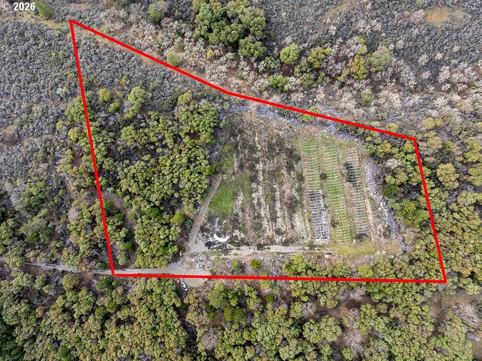 18101 N APPLEGATE RD, Grants Pass, OR 97527