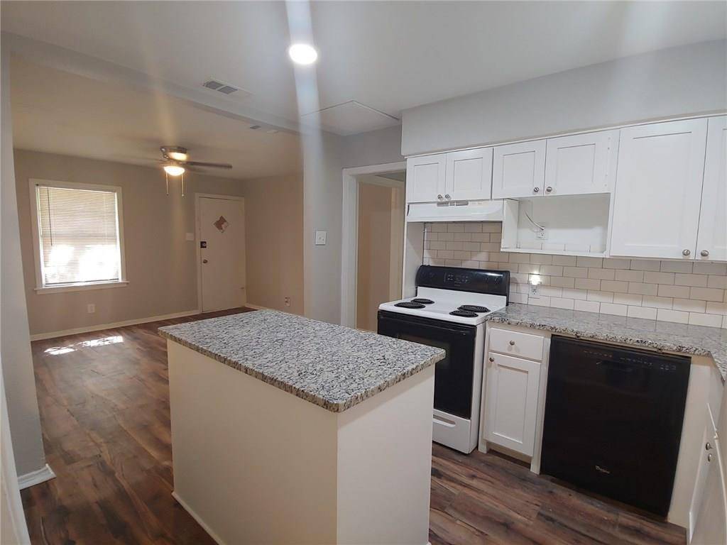 2347 Village Way, Dallas, TX 75216