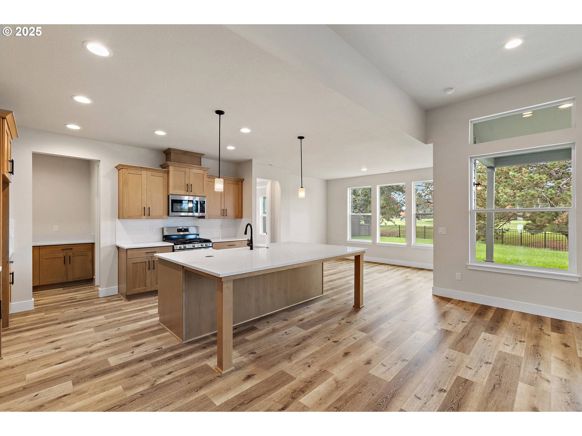 707 Magnolia AVE, Woodburn, OR 97071