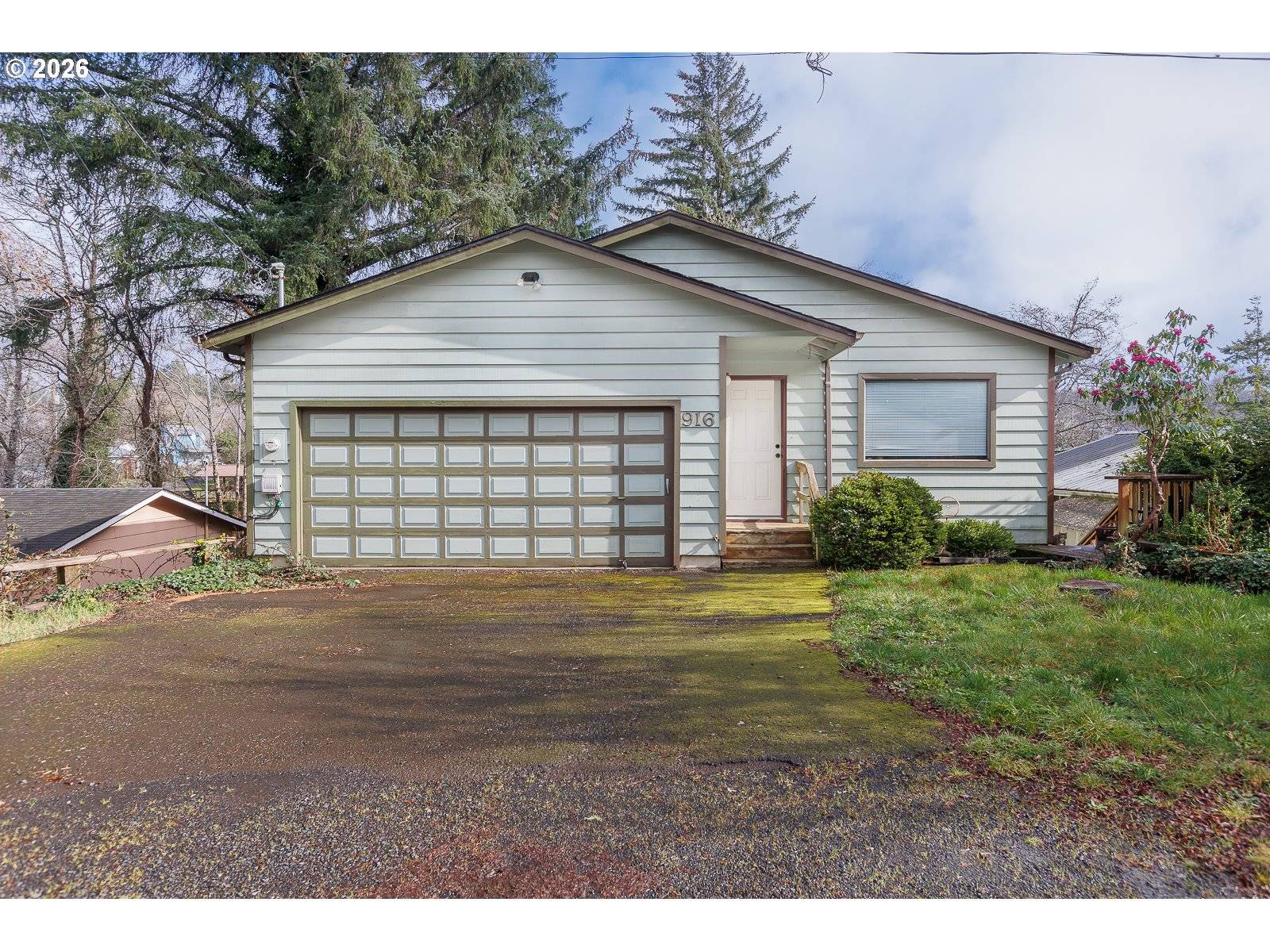 916 NE DOUGLAS ST, Newport, OR 97365