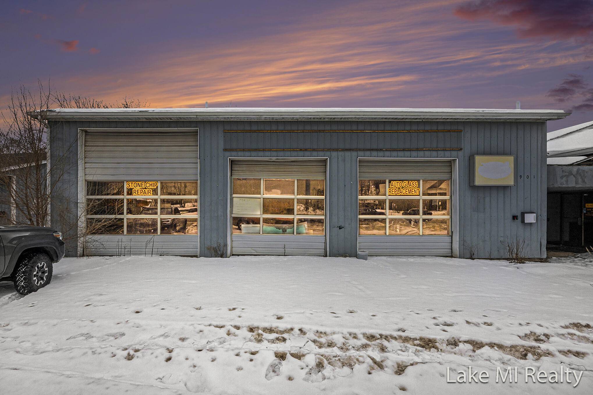 901 Riverview DR, Kalamazoo City, MI 49048