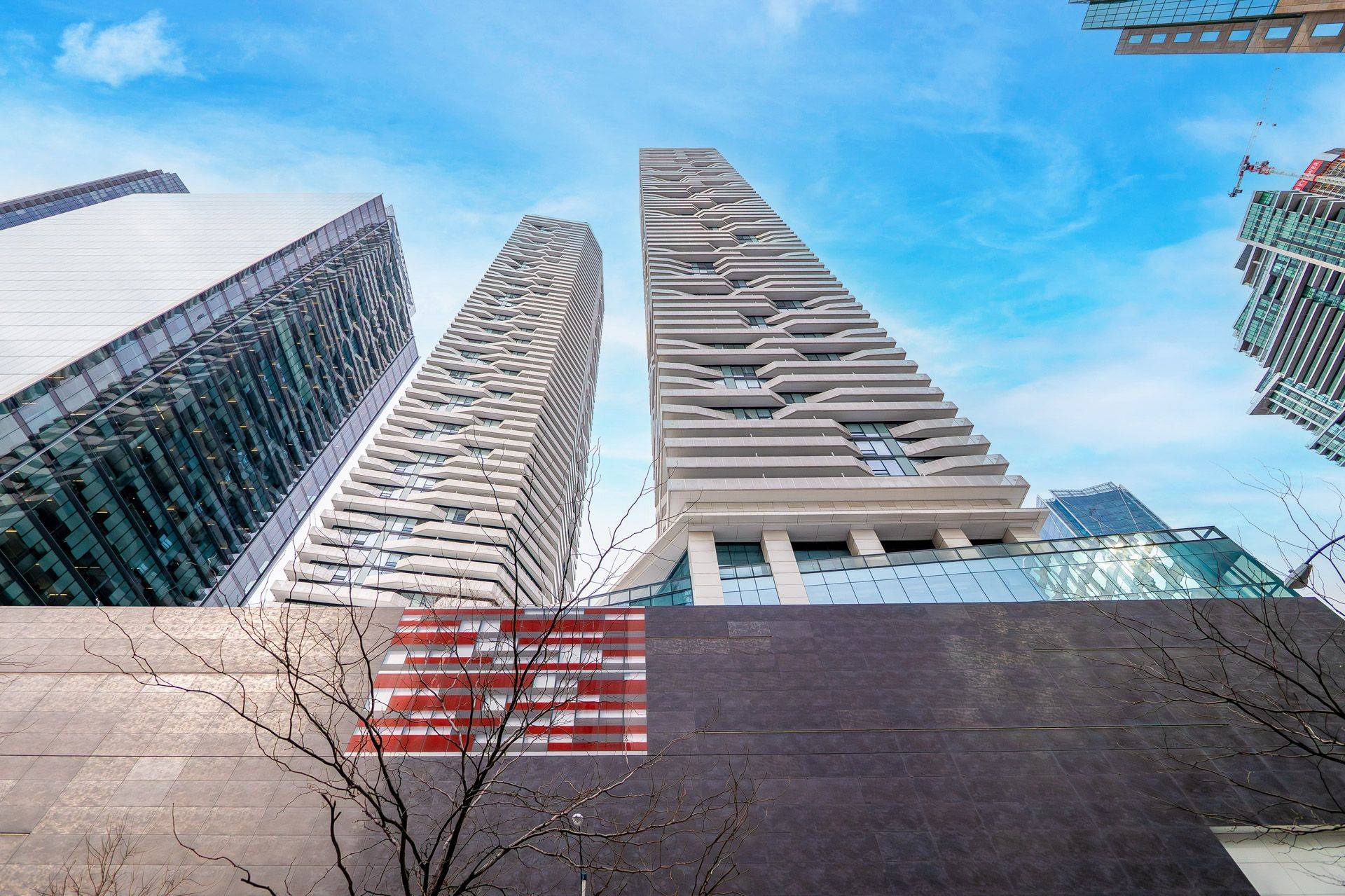 100 Harbour ST #2502, Toronto C01, ON M5J 0B5