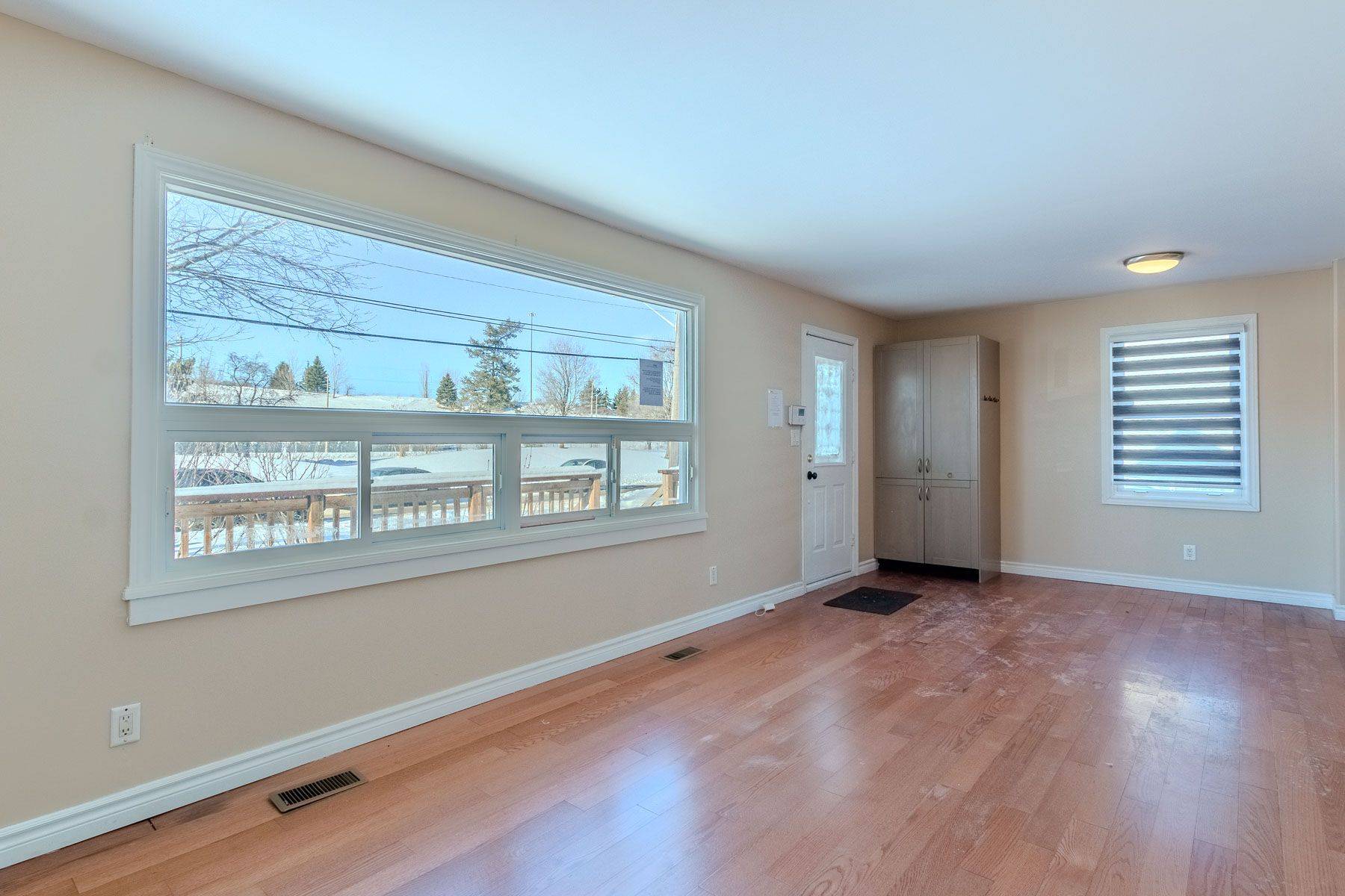 2232 Queensway DR, Burlington, ON L7R 3T1