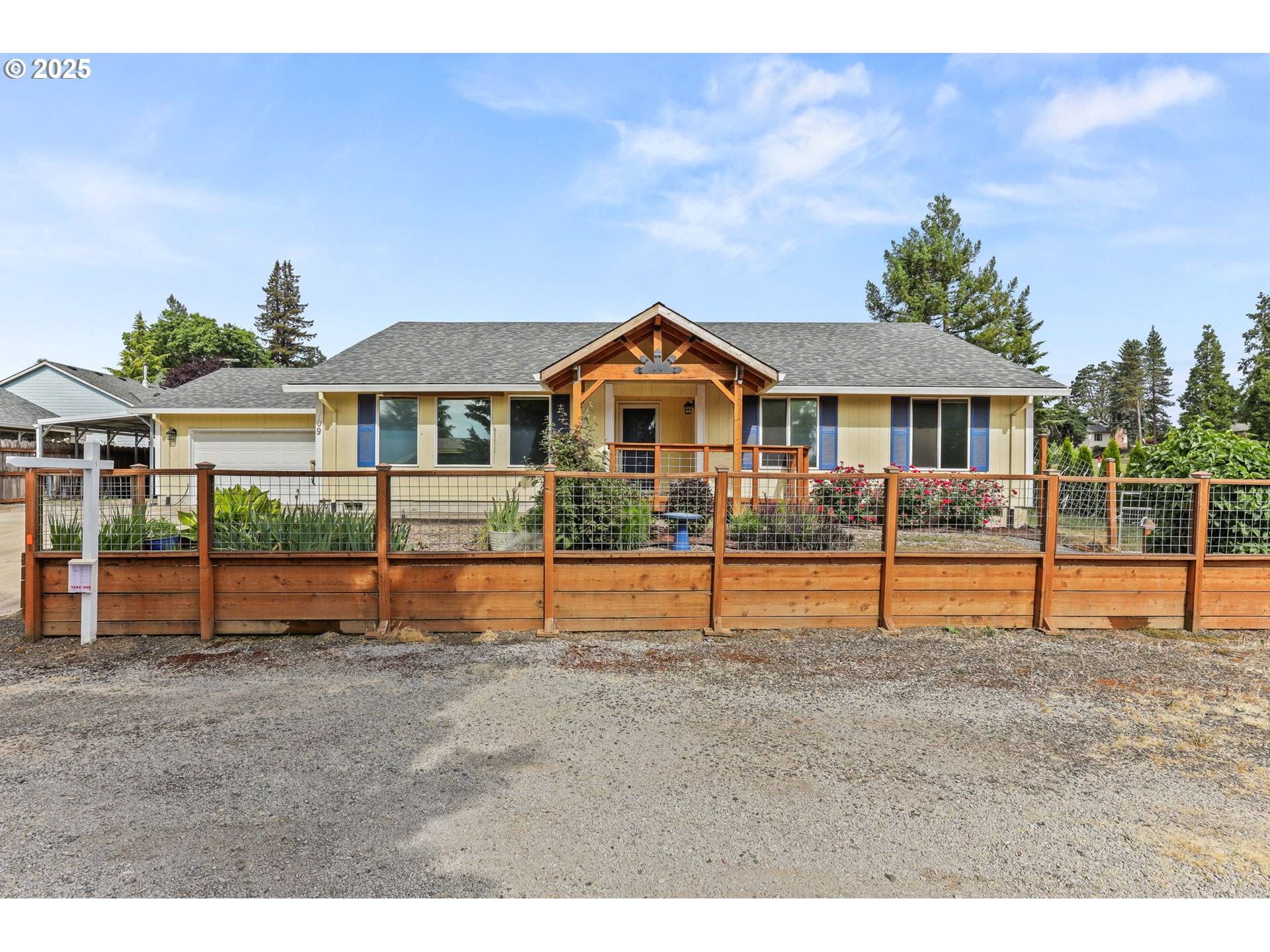 709 S PARK ST, Carlton, OR 97111