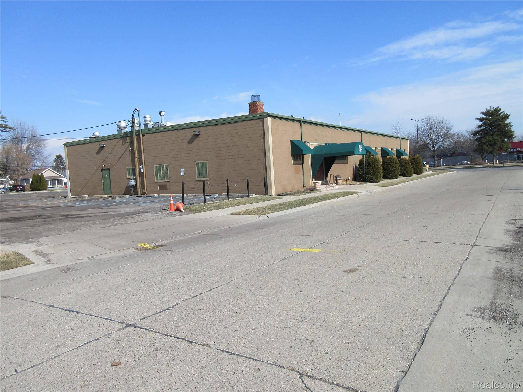 24611 Gratiot AVE, Eastpointe, MI 48021