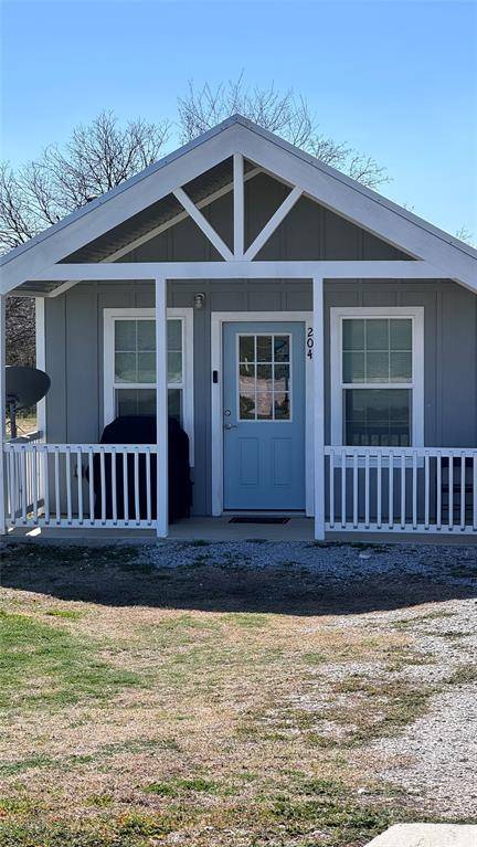 204 W Riley Street, Bowie, TX 76230