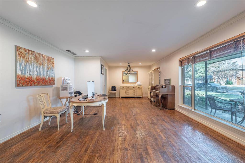 10042 Edgecove Drive, Dallas, TX 75238