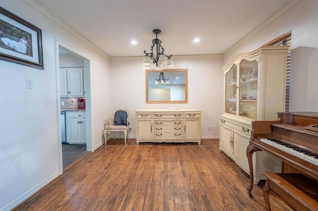 10042 Edgecove Drive, Dallas, TX 75238