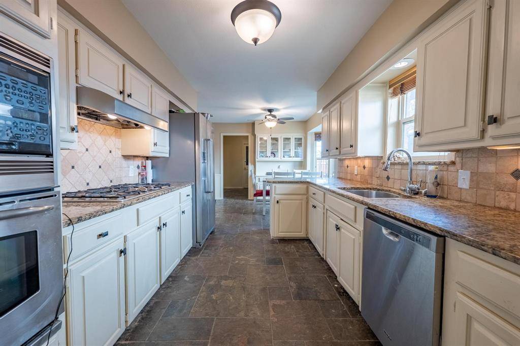 10042 Edgecove Drive, Dallas, TX 75238