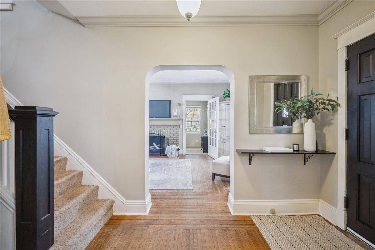 263 Hart AVE, Burlington, ON L7N 1P3