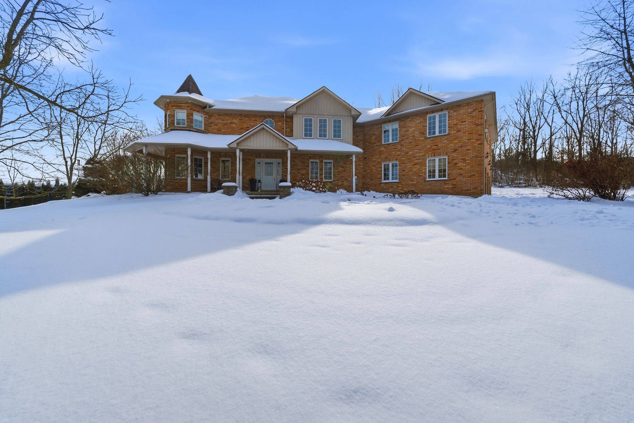 86 Ridge RD E, Grimsby, ON L3M 4E7