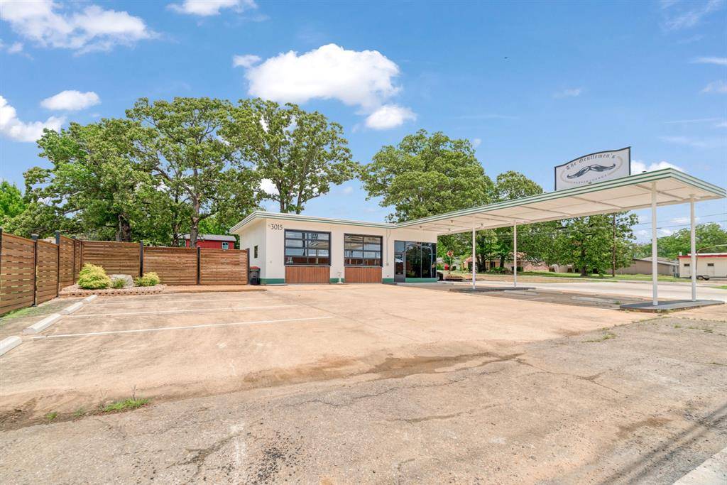 3015 Clarksville Street, Paris, TX 75460