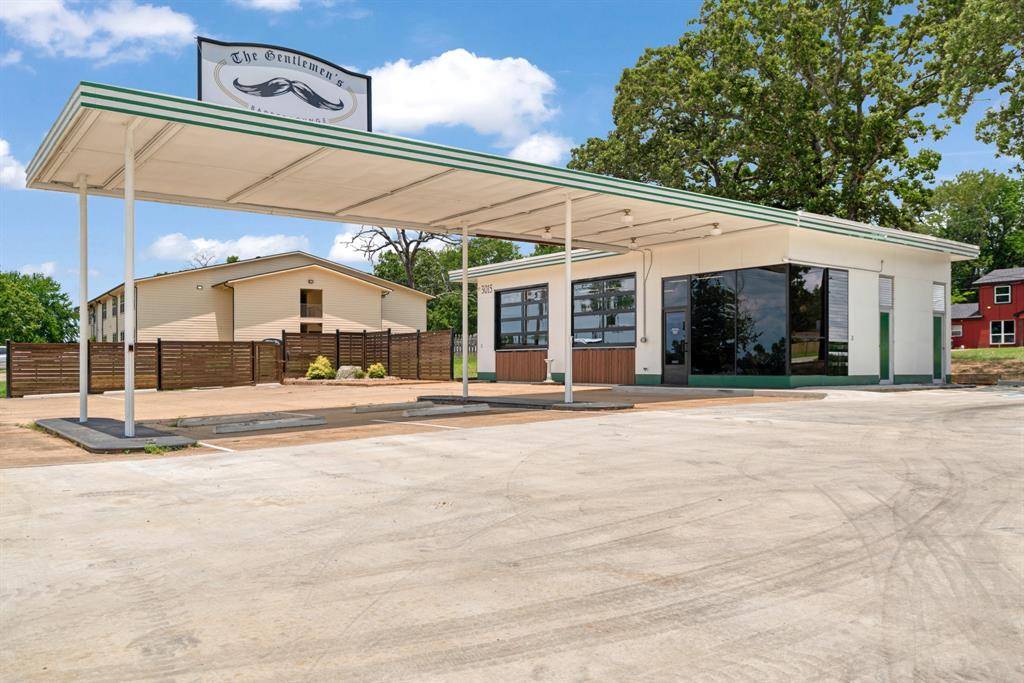 3015 Clarksville Street, Paris, TX 75460