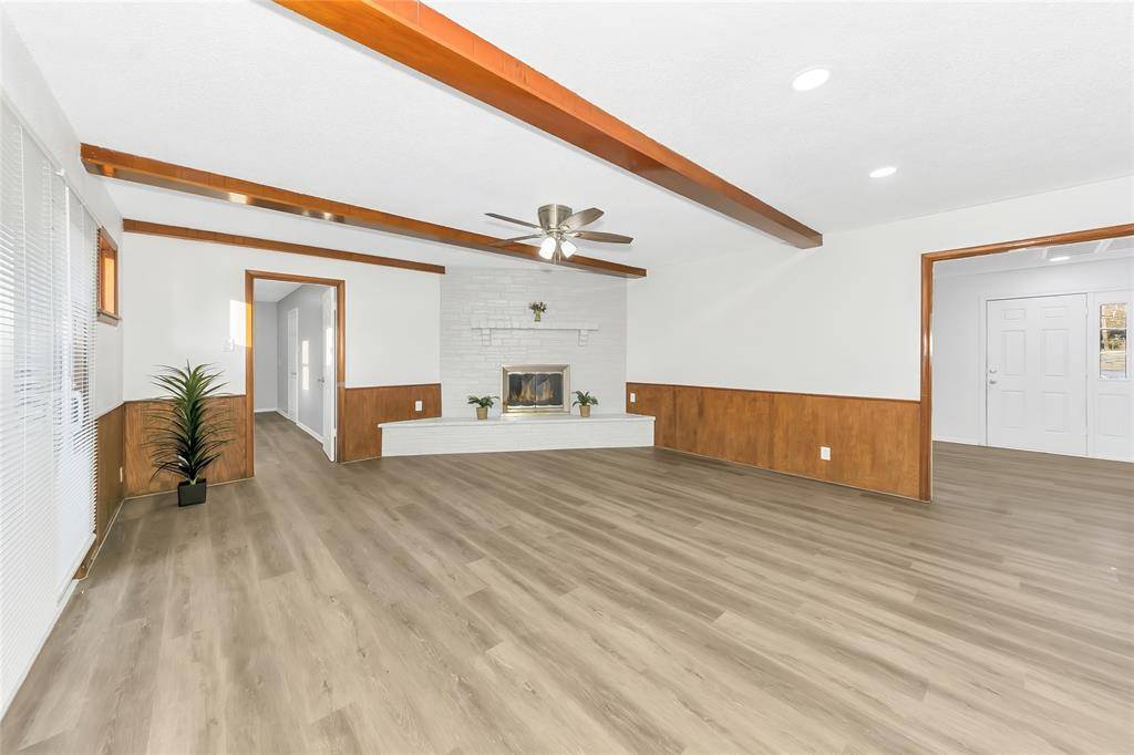 828 S Collins Street, Arlington, TX 76010