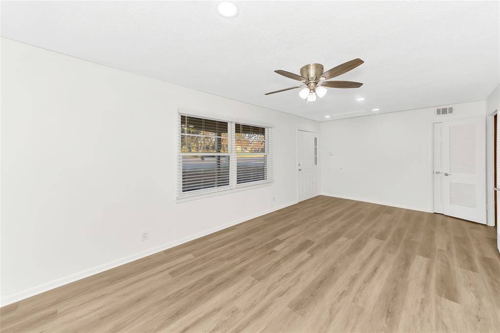 828 S Collins Street, Arlington, TX 76010