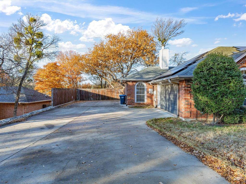 808 Shady Glen Court, Fort Worth, TX 76120