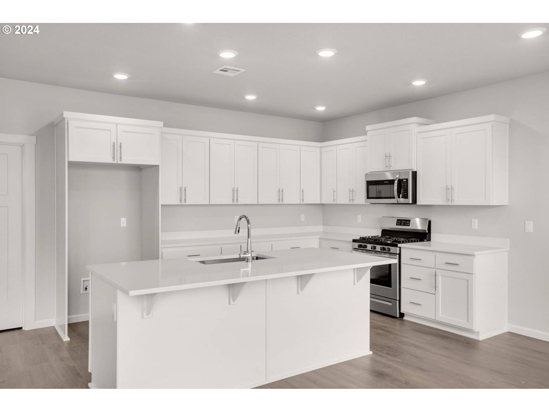 1501 Logan PKWY, Albany, OR 97322