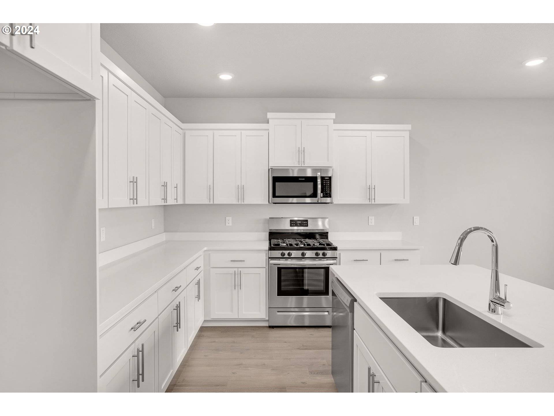 1501 Logan PKWY, Albany, OR 97322