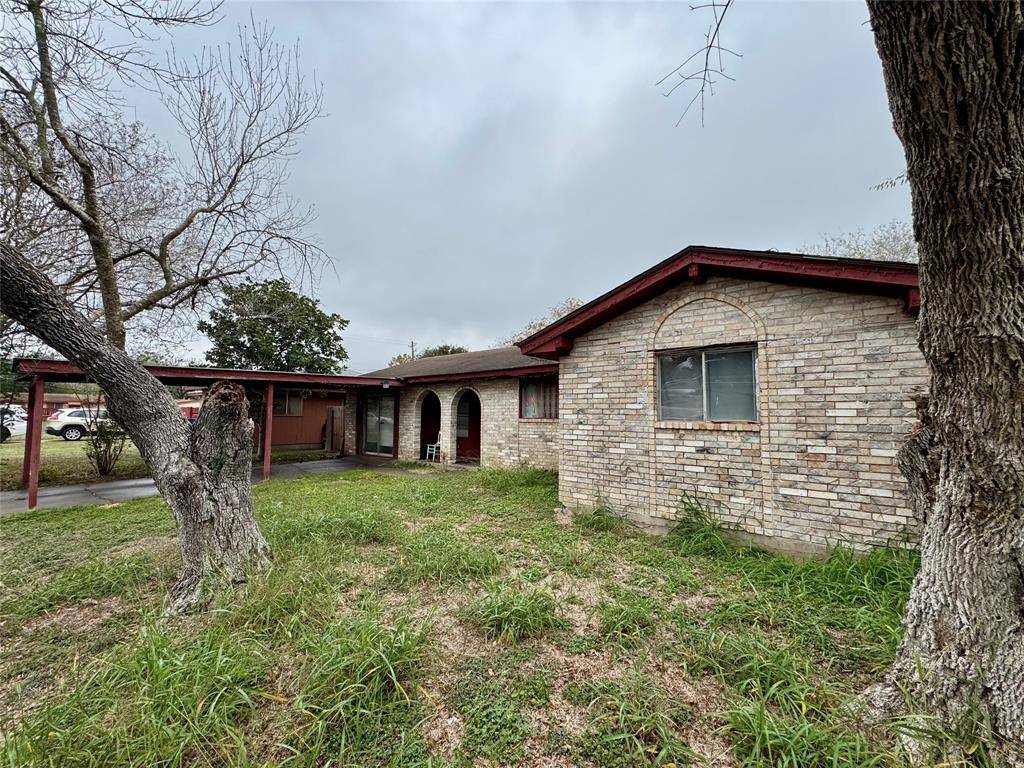 703 Hereford Drive, Beeville, TX 78102