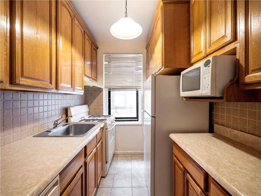 306 East Mosholu Pkwy South #3K, Bronx, NY 10458