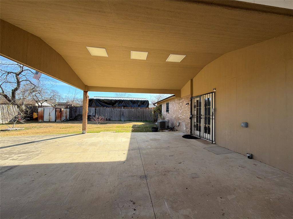 624 Botany Bay Drive, Dallas, TX 75211