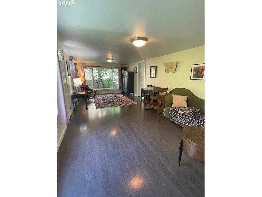 239 D ST, Springfield, OR 97477