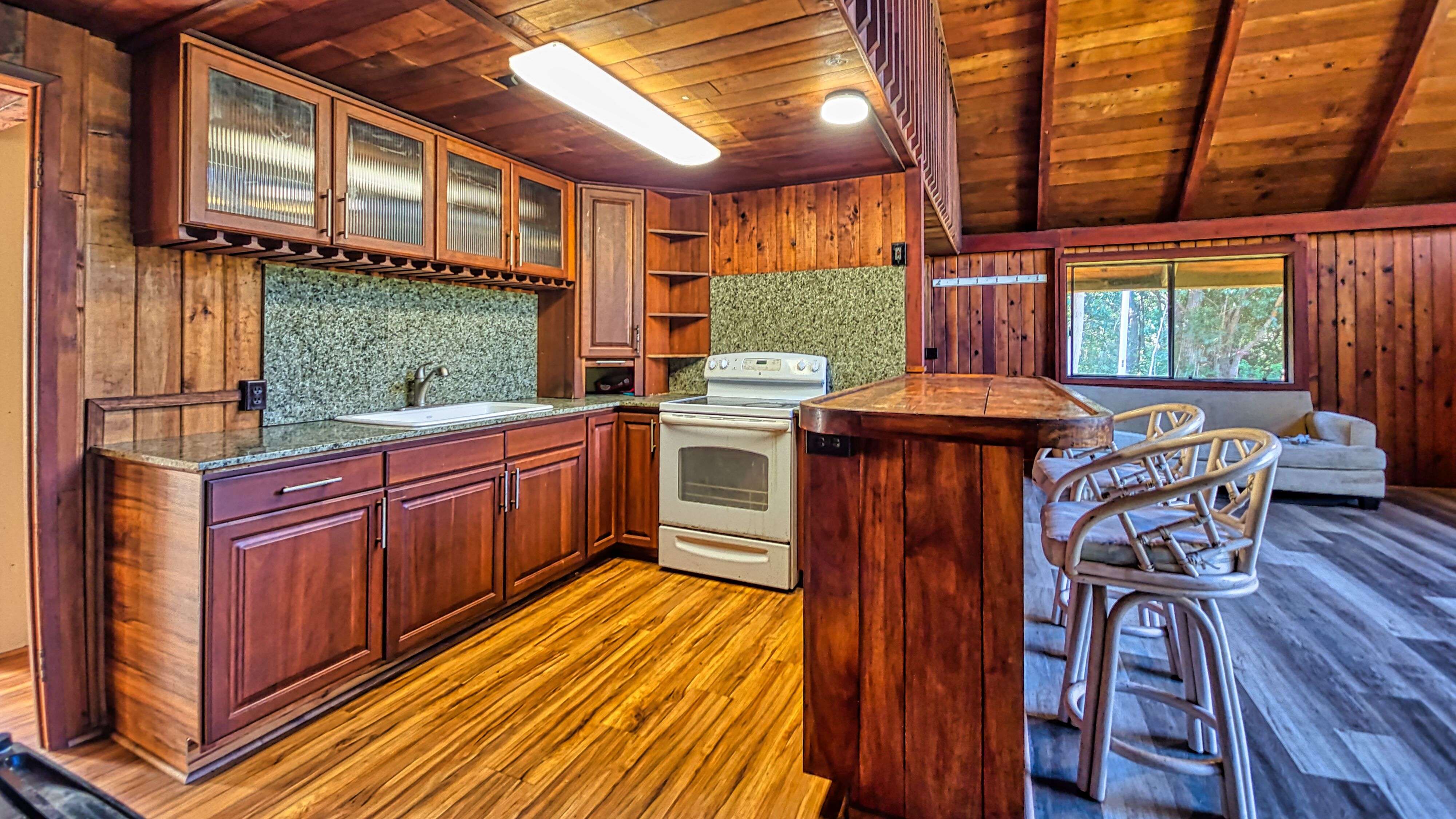 94-2664 LORENZO RD, Naalehu, HI 96772