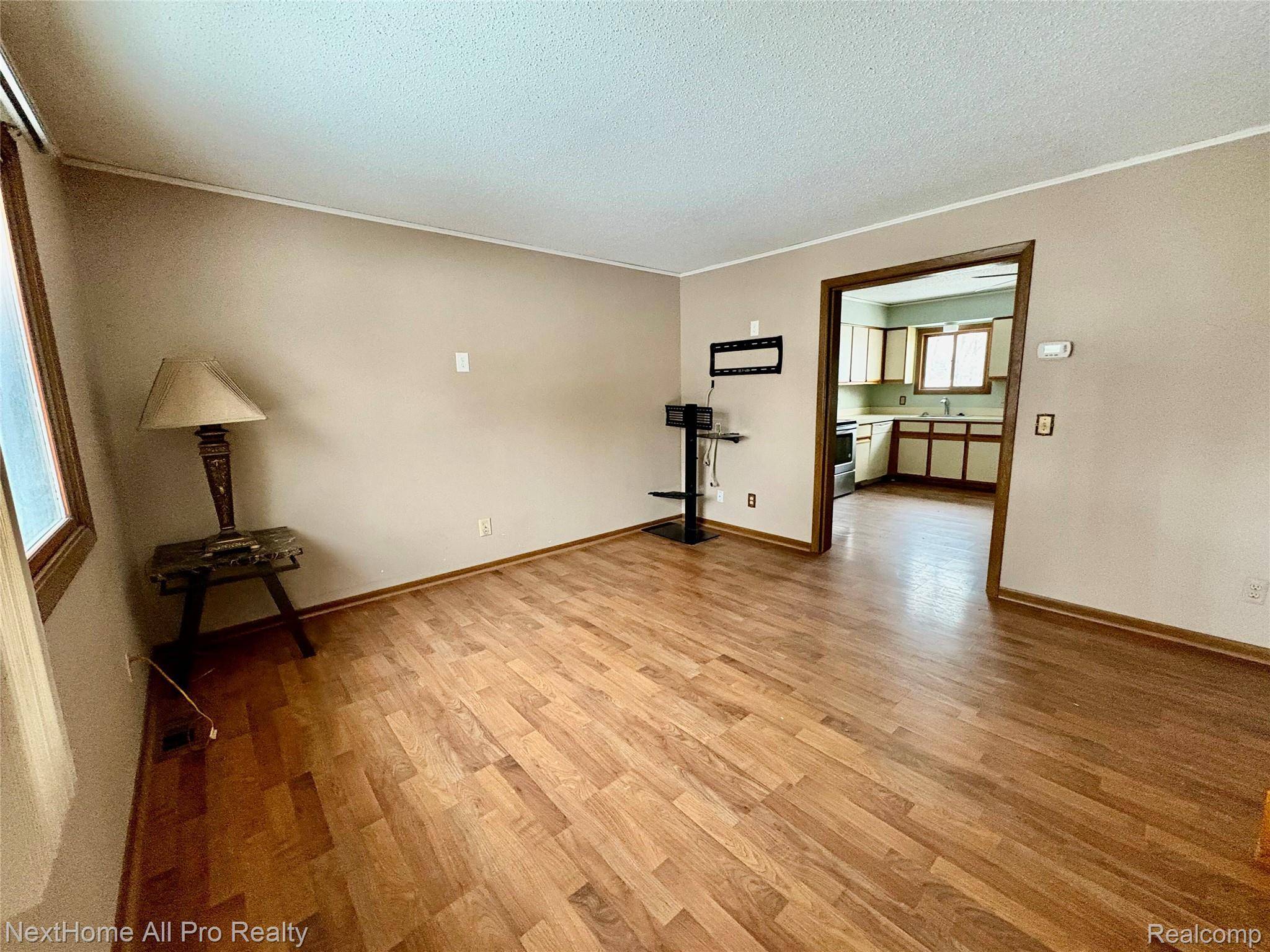 38032 Hixford PL, Westland, MI 48185